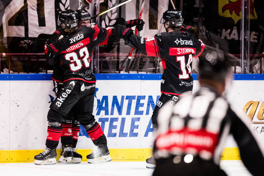 Malmö Redhawks Linus Öberg och Joona Ikonen jublar