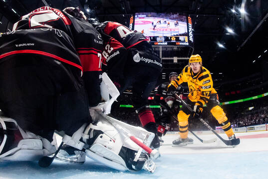 Skellefteås Pär Lindholm oroar vid Malmö Redhawks