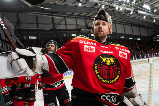 Luleås målvakt Joel Lassinantti jublar