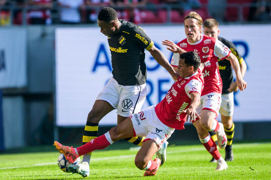 AIKs Mouhamed Lamine Fanne Dabo och Kalmars Romario Pereira