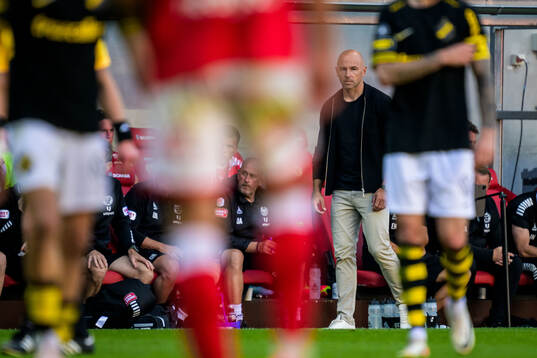 Kalmars tränare Stefan Larsson deppar