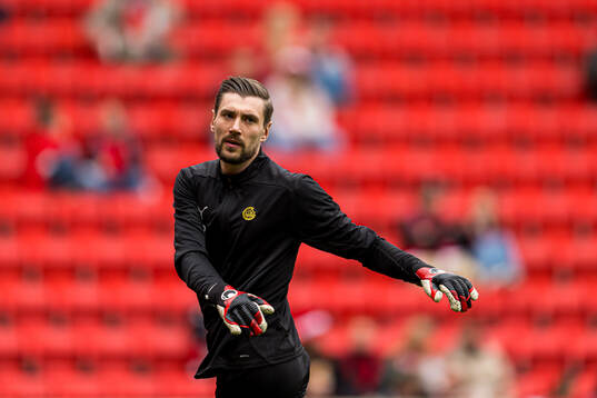 Nikita Haikin of Bodø/Glimt warms up