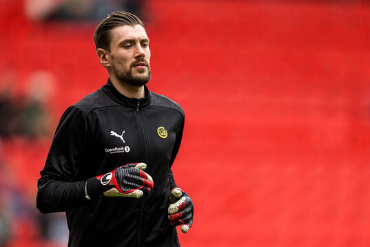 Nikita Haikin of Bodø/Glimt warms up