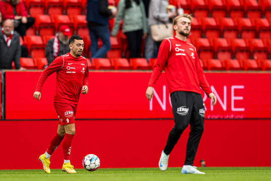 Niklas Fernando Castro of Brann warms up