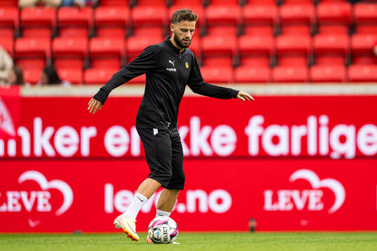 Philip Zinckernagel of Bodø/Glimt warms up