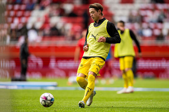 Patrick Berg of Bodø/Glimt warms up