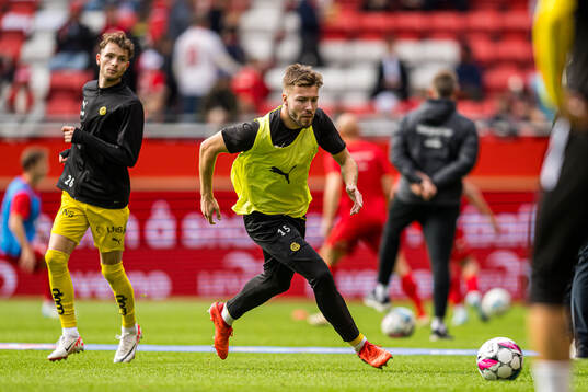 Fredrik André Bjørkan of Bodø/Glimt warms up