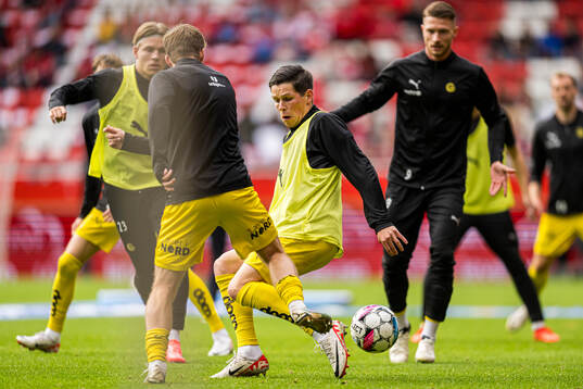 Sondre Brunstad Fet of Bodø/Glimt warms up