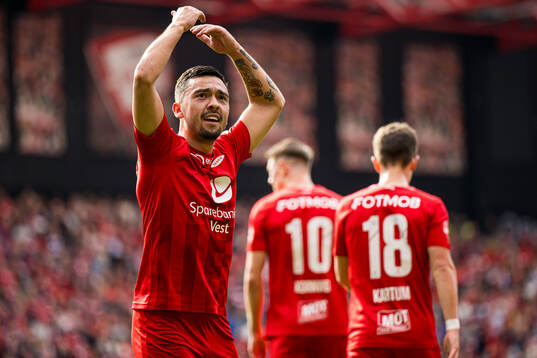 Niklas Fernando Castro of Brann celebrates