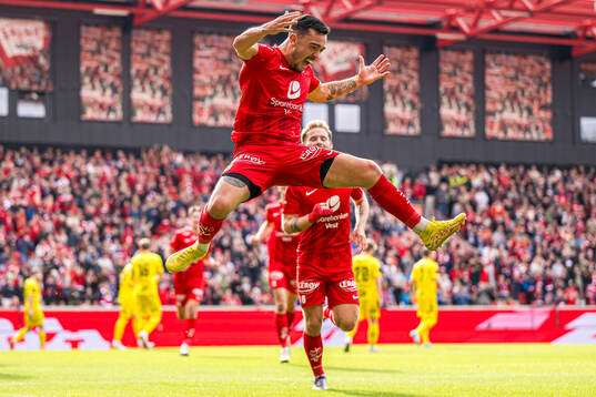 Niklas Fernando Castro of Brann celebrates