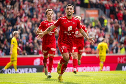 Niklas Fernando Castro of Brann celebrates