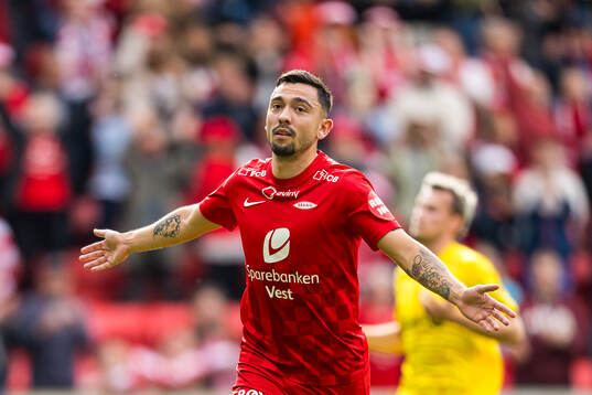 Niklas Fernando Castro of Brann celebrates