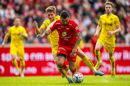 Fredrik Sjøvold of Bodø/Glimt and Niklas Fernando Castro