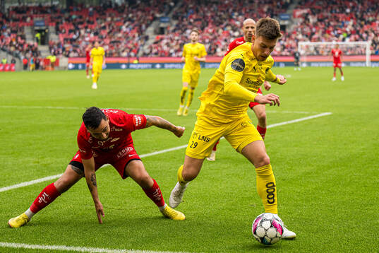 Niklas Fernando Castro of Brann and Michal Tomic of