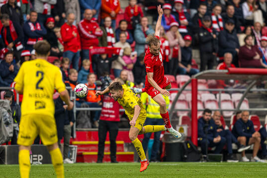 Fredrik André Bjørkan of Bodø/Glimt and Mads Berg Sande