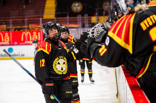Brynäs Mina Waxin jublar