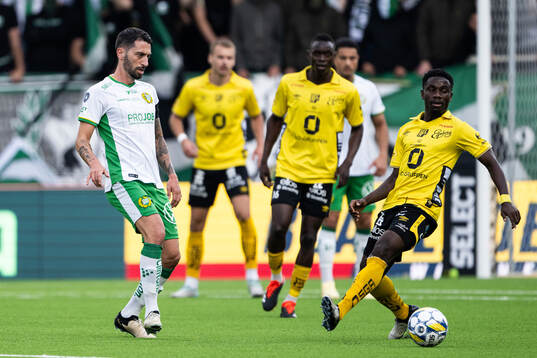 Hammarbys Nahir Besara och Elfsborgs Michael Baidoo