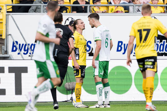 Elfsborgs Niklas Hult och Hammarbys Pavle Vagic