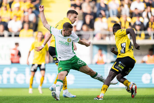 Elfsborgs Andri Fannar Baldursson och Hammarbys Oscar
