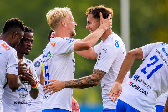 Värnamos Victor Larsson och Emin Grozdanic  jublar