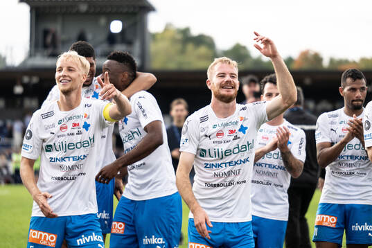 Värnamos Victor Larsson och Freddy Winsth jublar