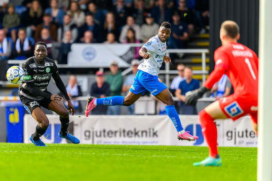 Västerås Frederic Nsabiyumva och Värnamos Johnbosco