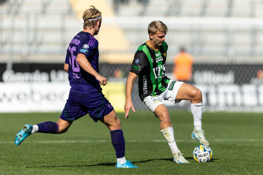 Djurgårdens Tobias Gulliksen och GAIS Joackim Åberg