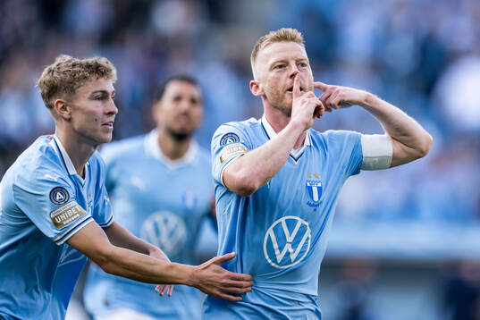 Malmö FFs Anders Christiansen och Hugo Bolin jublar