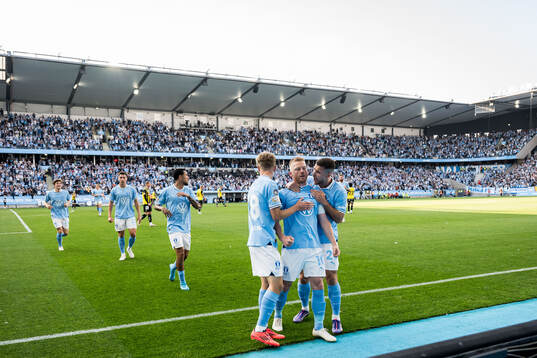 Malmö FFs Anders Christiansen jublar med lagkamrater