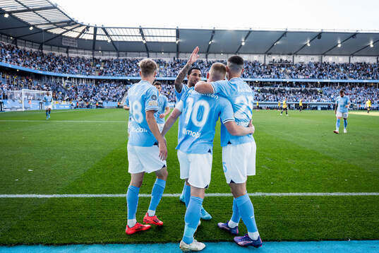 Malmö FFs Anders Christiansen jublar med lagkamrater