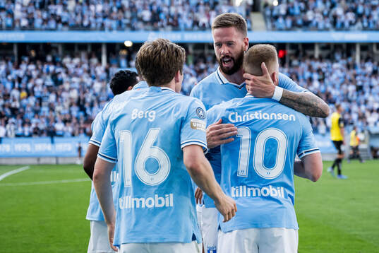 Malmö FFs Anders Christiansen jublar med Pontus Jansson