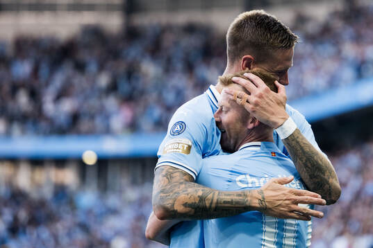 Malmö FFs Anders Christiansen jublar med Pontus Jansson