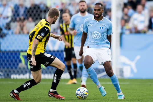 Malmö FFs Isaac Kiese Thelin och Häckens Simon Gustafson
