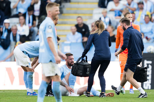 Malmö FFs Pontus Jansson har ont