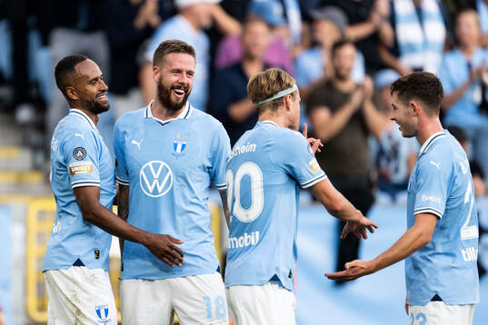 Malmö FFs Isaac Kiese Thelin jublar med Pontus Jansson