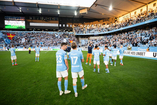 Malmö FFs spelare med supportrar