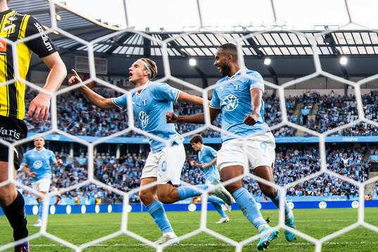 Malmö FFs Erik Botheim och Isaac Kiese Thelin jublar