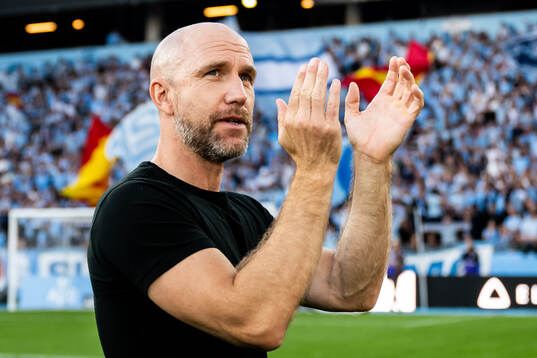 Malmö FFs tränare Henrik Rydström tackar publiken