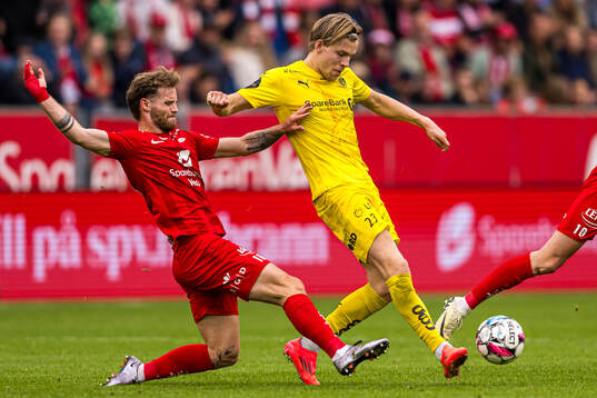 Ole Didrik Blomberg of Brann and Jens Petter Hauge of