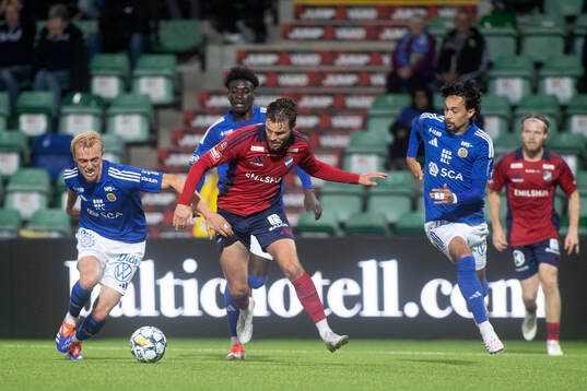 Östers Alibek Aliev och GIF Sundsvalls Pontus Lindgren och