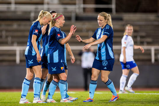 Djurgårdens Therese Åsland och Mimmi Larsson  jublar