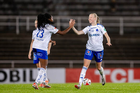 IFK Norrköpings Maya Aliyah Antoine och Elin Rombing jublar