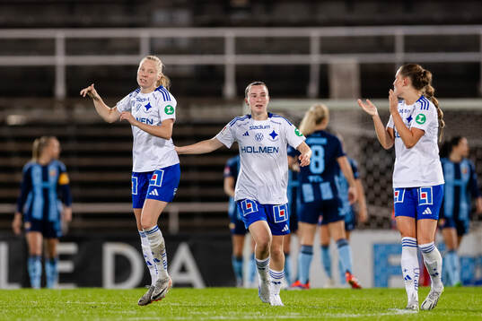 IFK Norrköpings Elin Rombing, Carrie Jones och jublar
