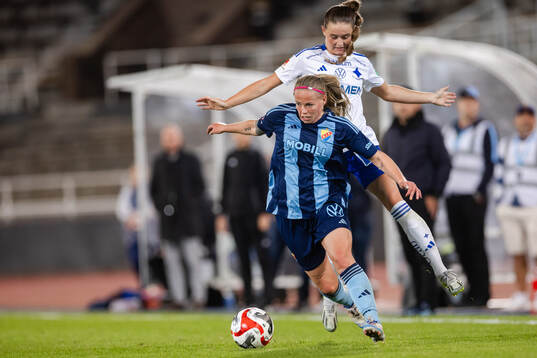 Djurgårdens Therese Åsland och IFK Norrköpings Svea
