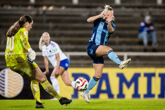 IFK Norrköpings målvakt Caroline Delisle och Djurgårdens