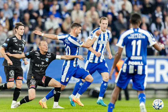 Halmstads Joel Allansson och IFK Göteborgs Ramon Pascal