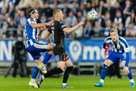IFK Göteborgs Gustav Svensson och Halmstads Birnir Ingason