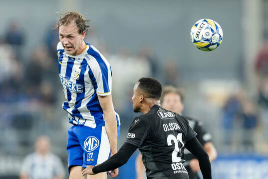 IFK Göteborgs Adam Carlén och Halmstads Marcus Olsson