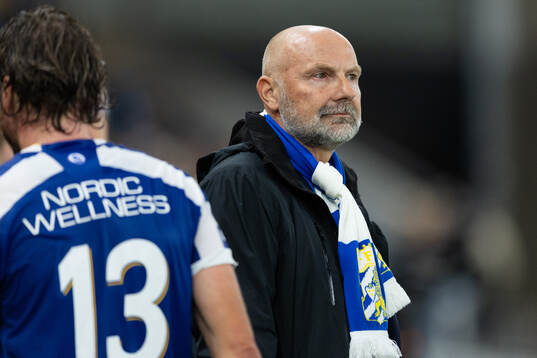 IFK Göteborgs Gustav Svensson och klubbdirektör Håkan
