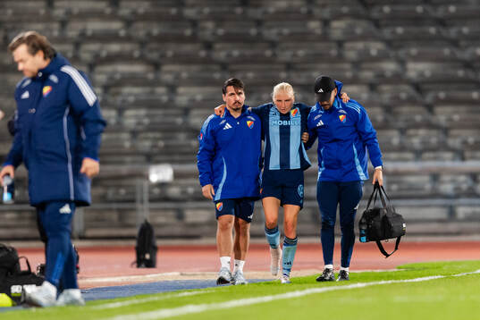 Djurgårdens Stinalisa Johansson lämnar planen